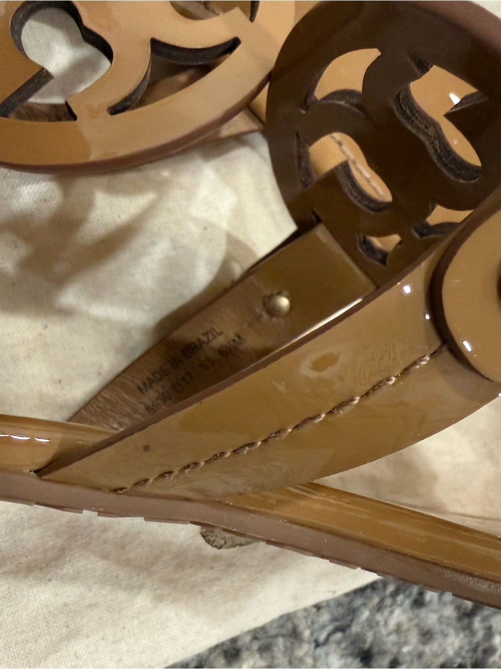 Tory Burch Caramel Patent Leather Logo Thong Sandals - Picture 4 of 5